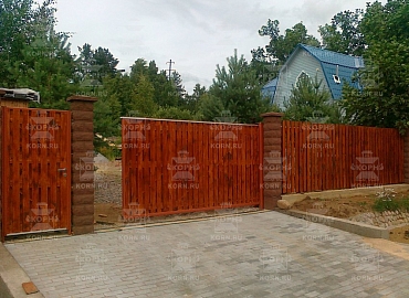 Откатные ворота серии ЕВРО с зашивкой деревом
