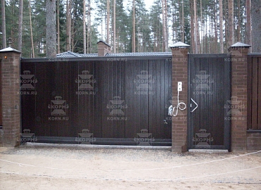 Откатные ворота и калитка серии ЕВРО с зашивкой сэндвич-панелями