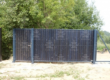 Откатные ворота серии ЕВРО с зашивкой деревом